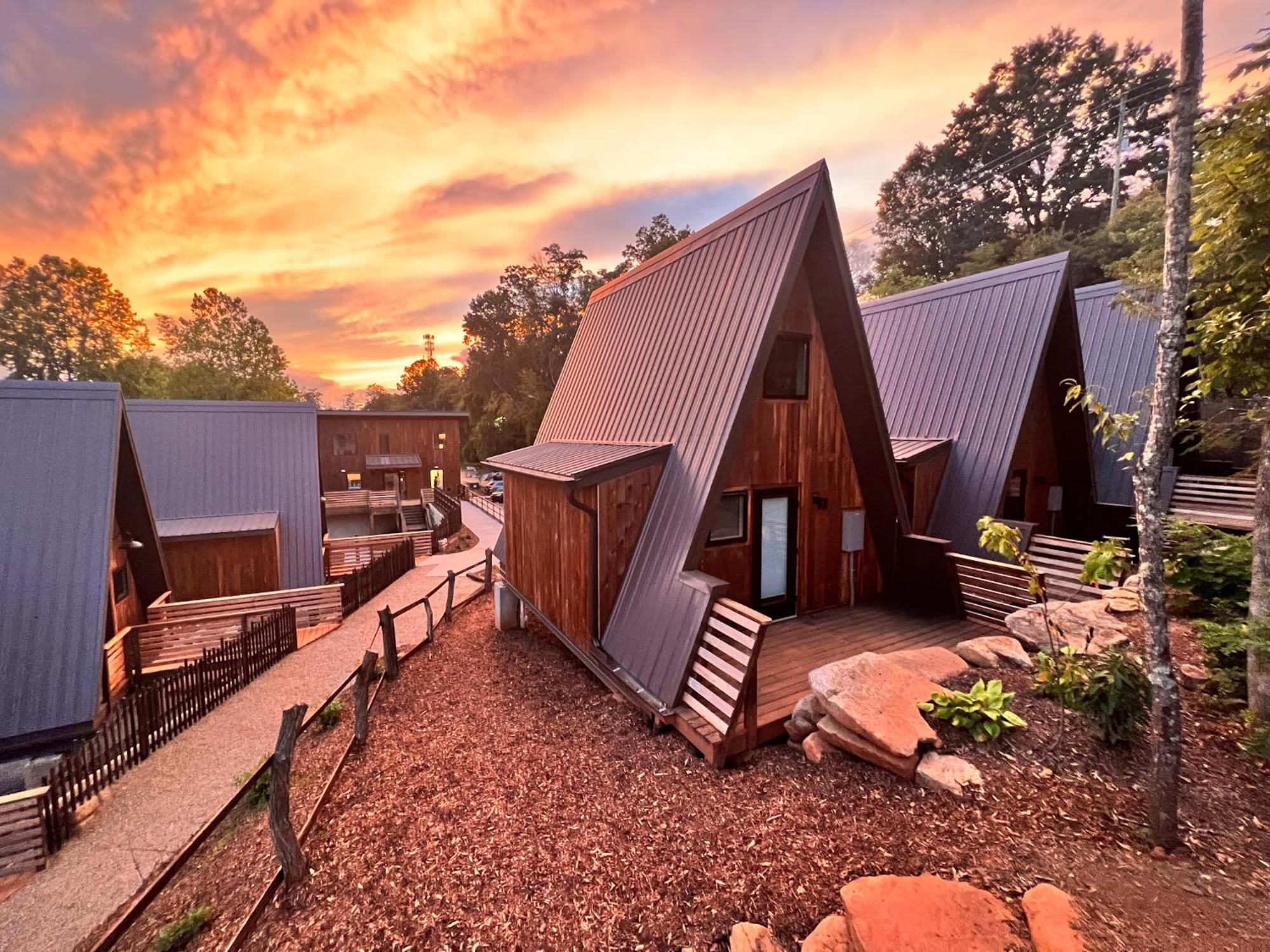 Wrong Way River Lodge & Cabins Ашвил Екстериор снимка