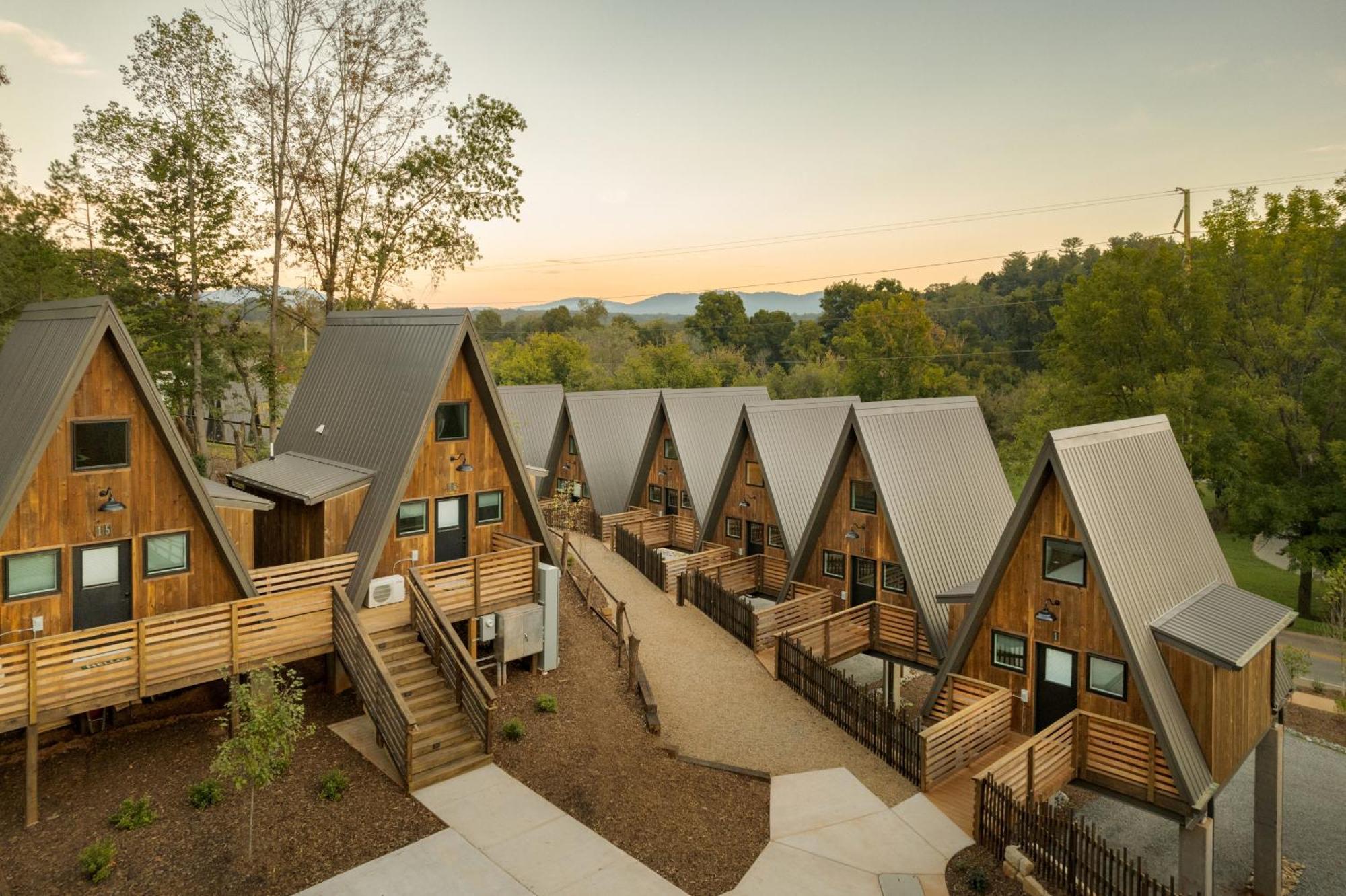 Wrong Way River Lodge & Cabins Ашвил Екстериор снимка